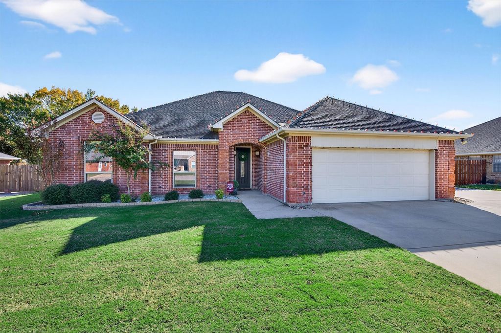 122 2nd Street, Lindsay, TX 76250
