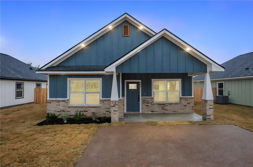 205 Lock Lane, Bryan, TX 77803 — exterior