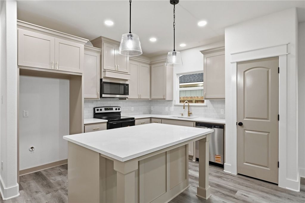 205 Lock Lane, Bryan, TX 77803 — photo 2