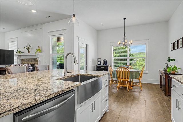 1350 S Spring Loop, Fayetteville, AR 72703
