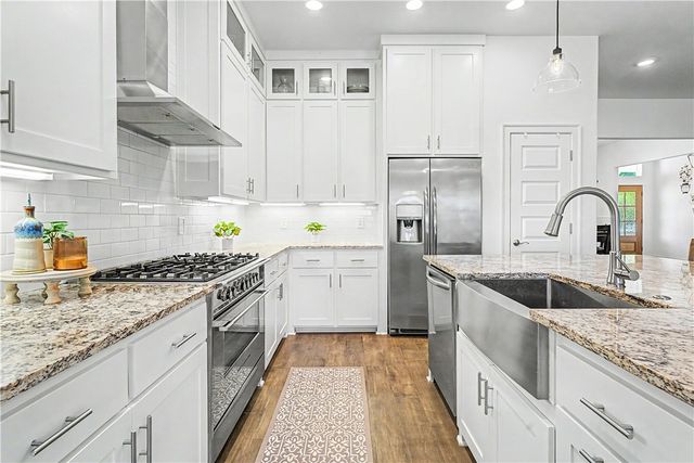 1350 S Spring Loop, Fayetteville, AR 72703