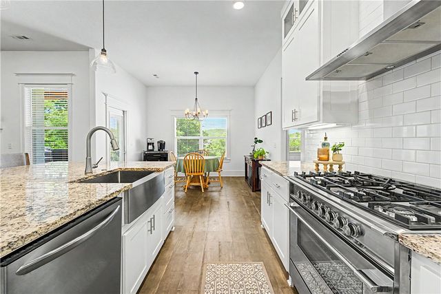1350 S Spring Loop, Fayetteville, AR 72703