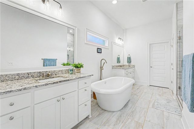 1350 S Spring Loop, Fayetteville, AR 72703