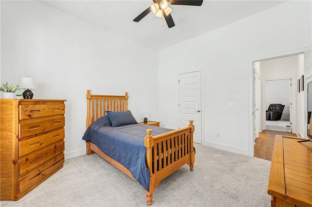 1350 S Spring Loop, Fayetteville, AR 72703