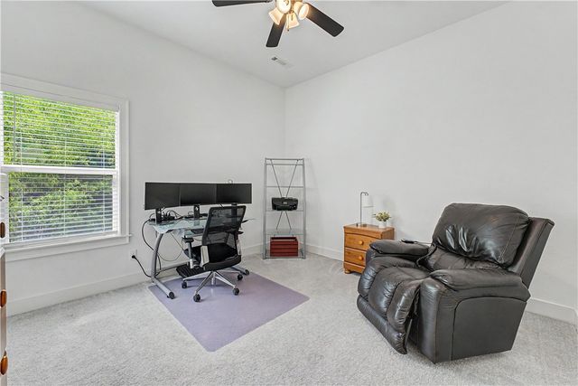 1350 S Spring Loop, Fayetteville, AR 72703