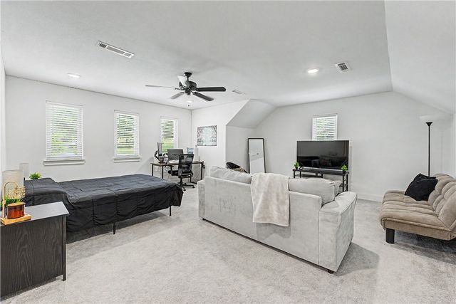 1350 S Spring Loop, Fayetteville, AR 72703