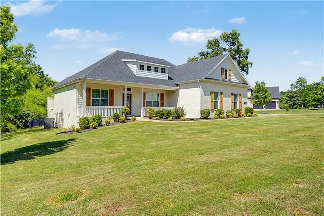 1350 S Spring Loop, Fayetteville, AR 72703