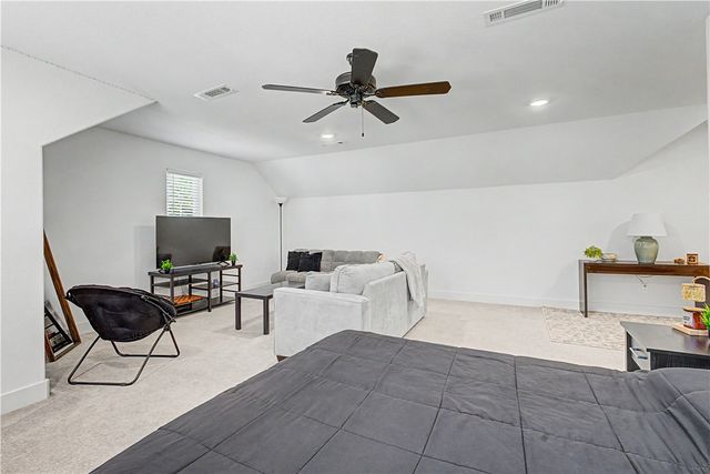 1350 S Spring Loop, Fayetteville, AR 72703