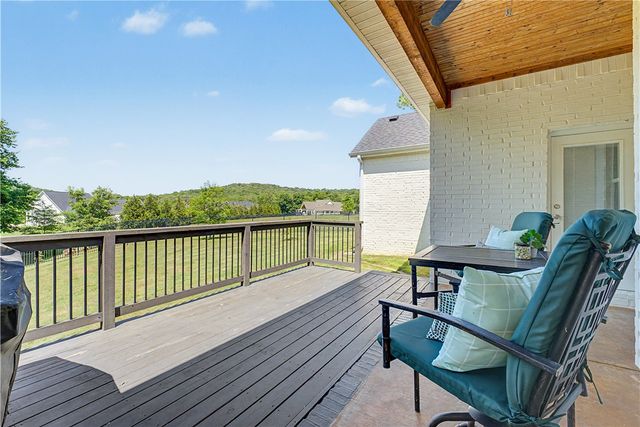 1350 S Spring Loop, Fayetteville, AR 72703