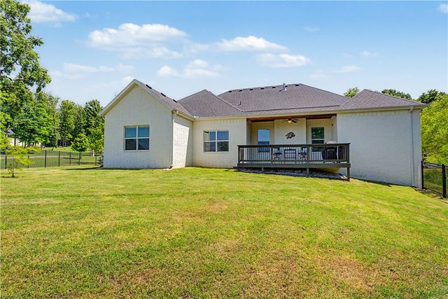1350 S Spring Loop, Fayetteville, AR 72703