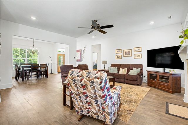 1350 S Spring Loop, Fayetteville, AR 72703