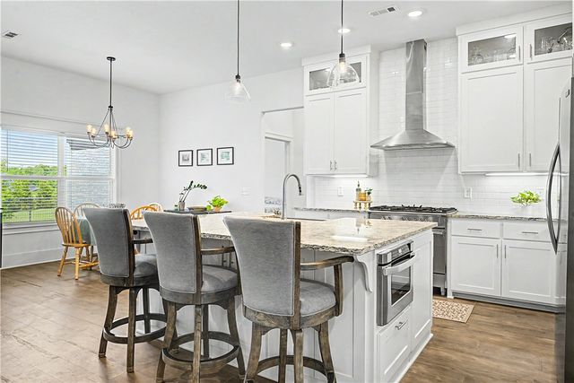 1350 S Spring Loop, Fayetteville, AR 72703