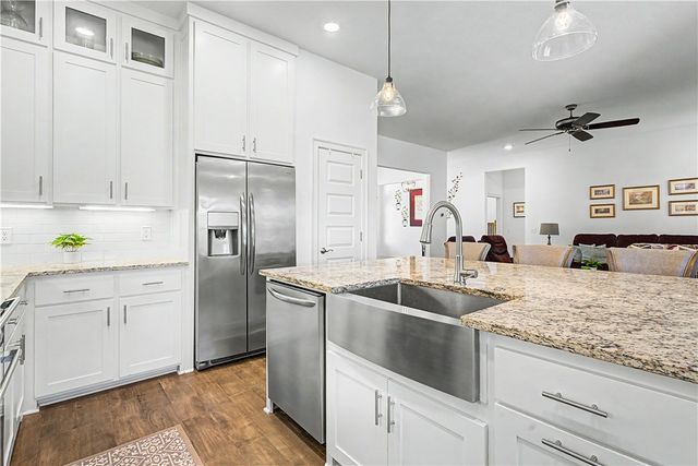 1350 S Spring Loop, Fayetteville, AR 72703