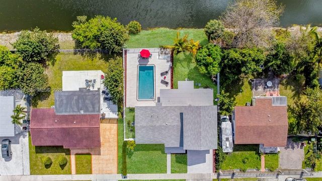 980 W 45th Pl 1, Hialeah, FL 33012