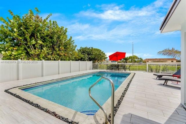 980 W 45th Pl 1, Hialeah, FL 33012