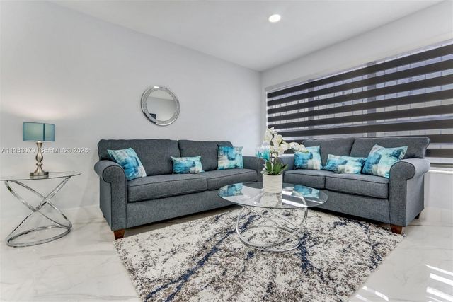 980 W 45th Pl 1, Hialeah, FL 33012