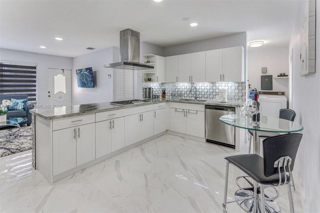 980 W 45th Pl 1, Hialeah, FL 33012