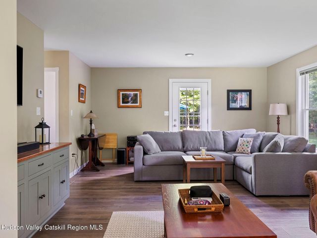 26 Thistle Grove, Round Top, NY 12473