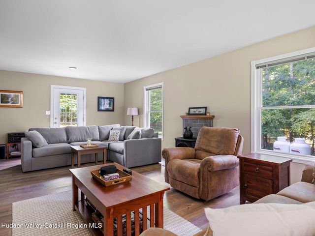 26 Thistle Grove, Round Top, NY 12473