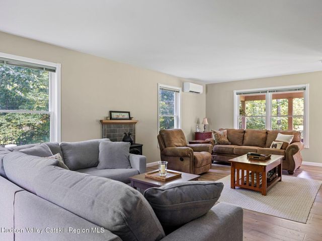 26 Thistle Grove, Round Top, NY 12473