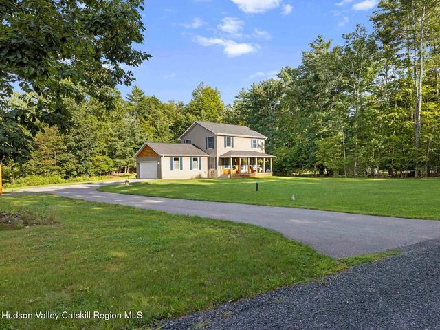 26 Thistle Grove, Round Top, NY 12473