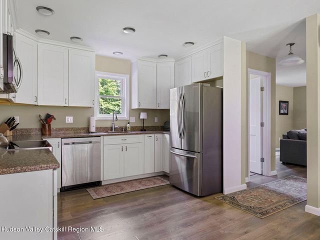 26 Thistle Grove, Round Top, NY 12473