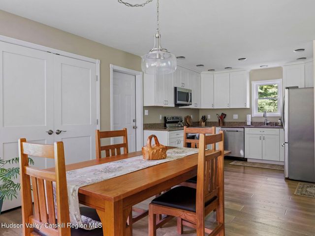 26 Thistle Grove, Round Top, NY 12473