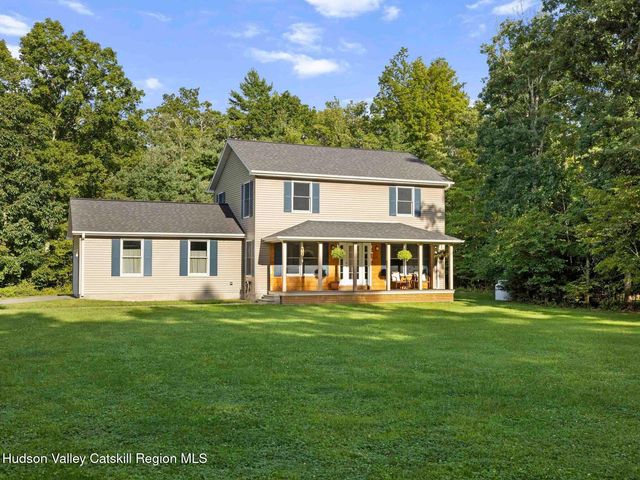 26 Thistle Grove, Round Top, NY 12473