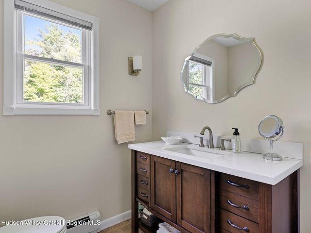 26 Thistle Grove, Round Top, NY 12473