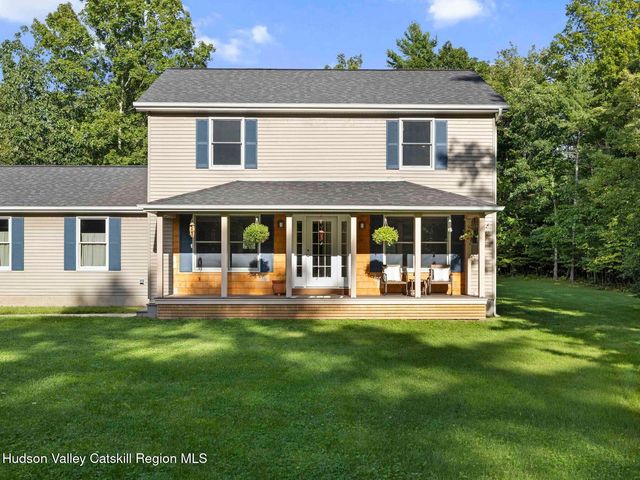 26 Thistle Grove, Round Top, NY 12473