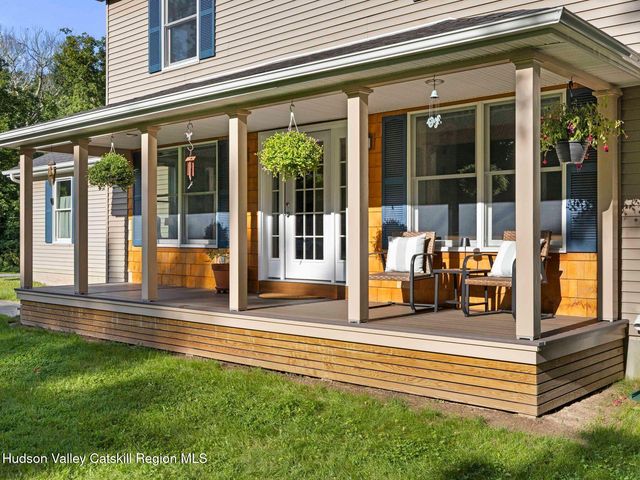 26 Thistle Grove, Round Top, NY 12473