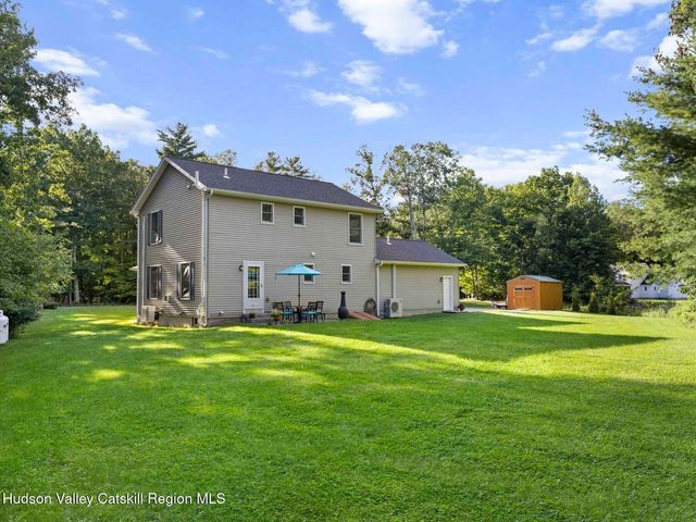 26 Thistle Grove, Round Top, NY 12473