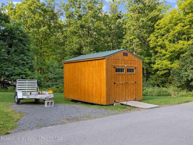 26 Thistle Grove, Round Top, NY 12473