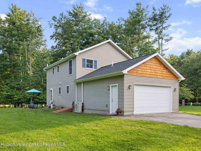 26 Thistle Grove, Round Top, NY 12473
