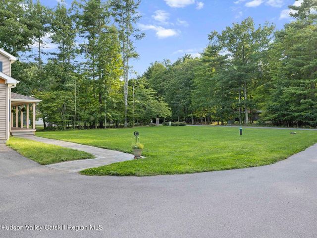 26 Thistle Grove, Round Top, NY 12473