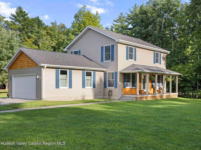 26 Thistle Grove, Round Top, NY 12473