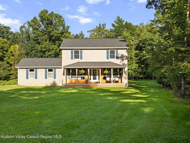 26 Thistle Grove, Round Top, NY 12473