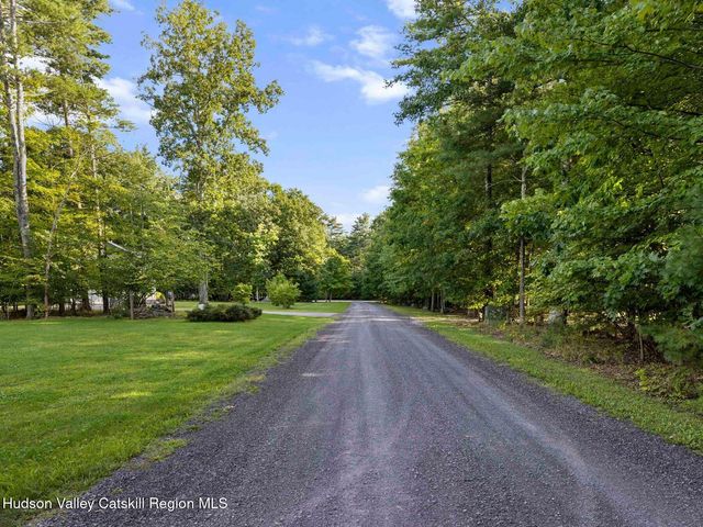 26 Thistle Grove, Round Top, NY 12473