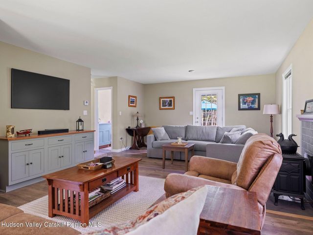 26 Thistle Grove, Round Top, NY 12473