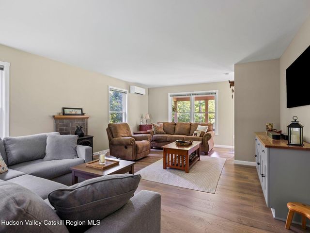 26 Thistle Grove, Round Top, NY 12473