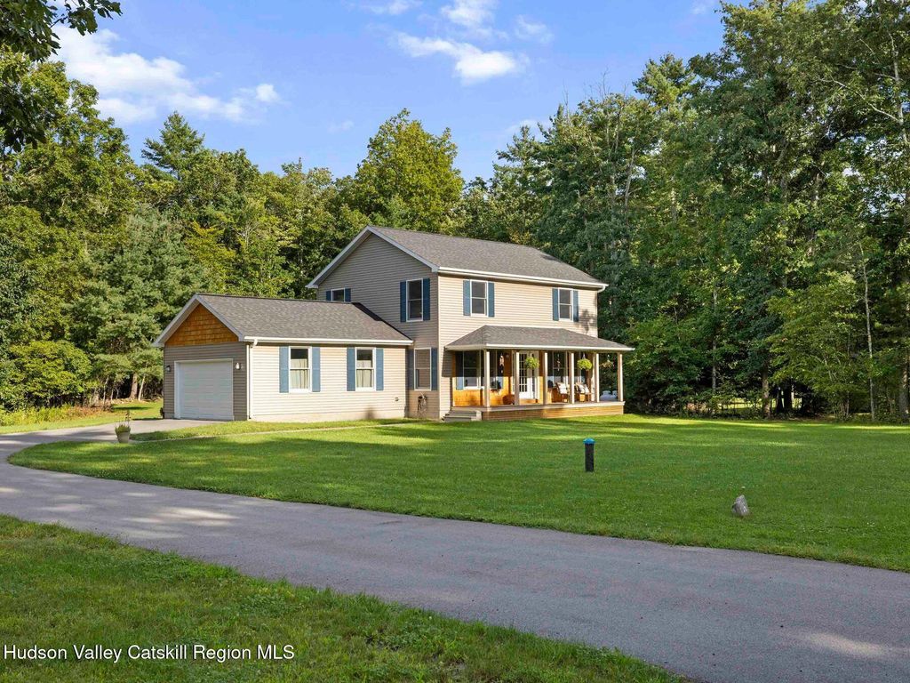 26 Thistle Grove, Round Top, NY 12473