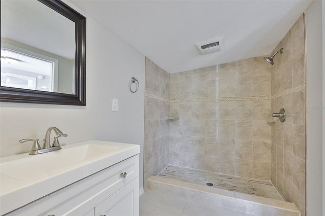 4104 W FAIRVIEW HEIGHTS, Tampa, FL 33616