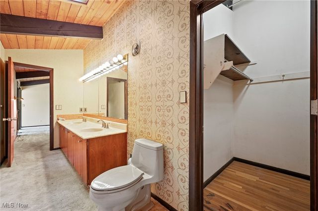 1345 Ledgewood Drive, Bath, OH 44333