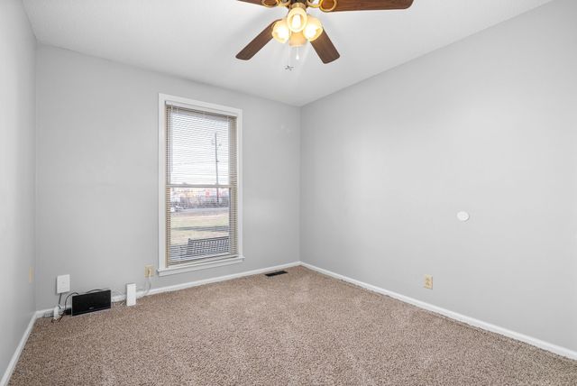 233 Old Hopkinsville Hwy, Clarksville, TN 37042