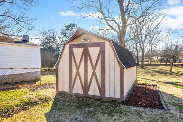 233 Old Hopkinsville Hwy, Clarksville, TN 37042