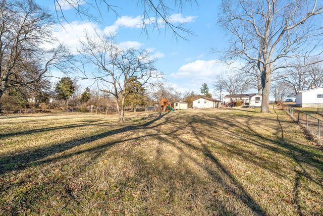 233 Old Hopkinsville Hwy, Clarksville, TN 37042