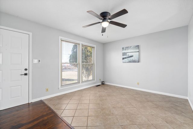 233 Old Hopkinsville Hwy, Clarksville, TN 37042