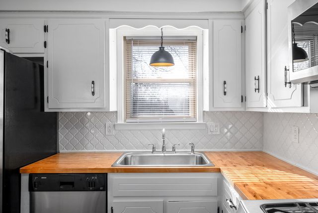 233 Old Hopkinsville Hwy, Clarksville, TN 37042