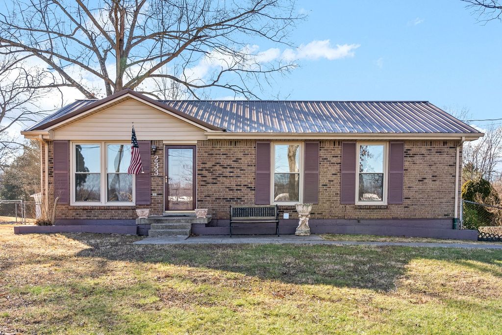 233 Old Hopkinsville Hwy, Clarksville, TN 37042