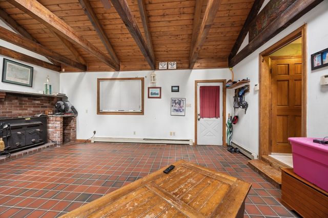 89 Pickens Street, Lakeville, MA 02347